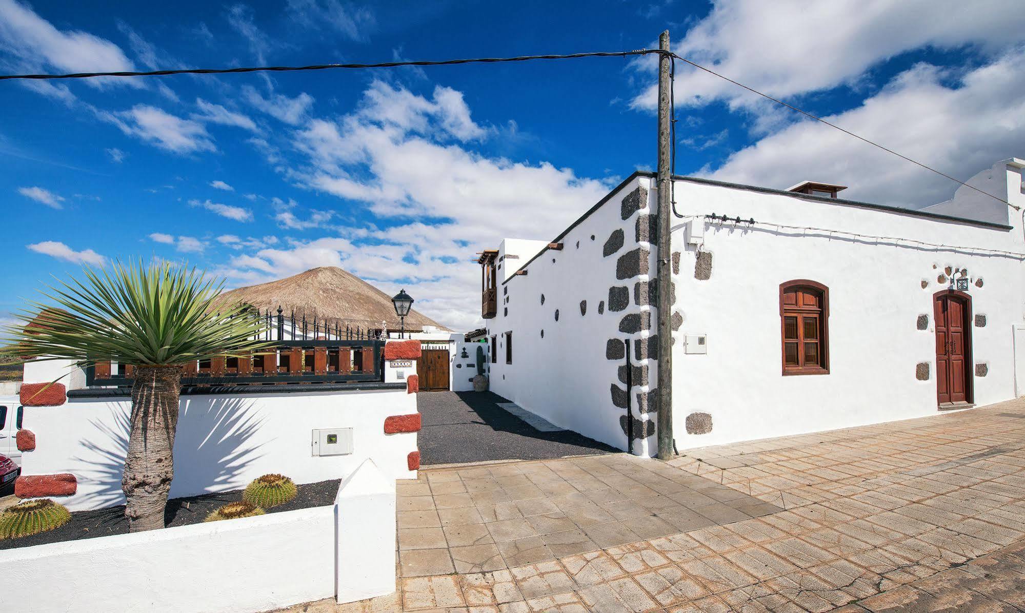 Casa Emblematica Garaday Lanzarote Guest House Tinajo Exterior photo