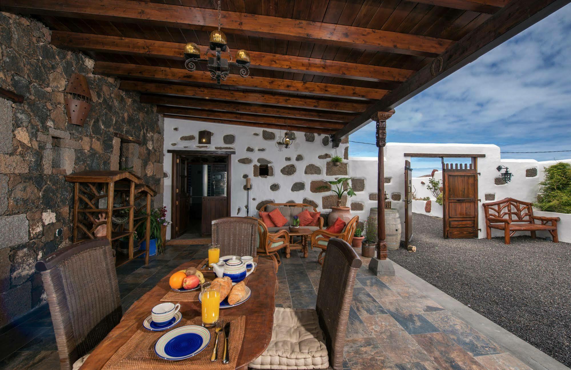 Casa Emblematica Garaday Lanzarote Guest House Tinajo Exterior photo